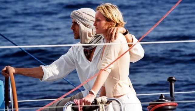 В фильме «А теперь, дамы и господа... (2002) Джереми Айронс продемонстрировал свое умение управлять парусной яхтой не только Патрисии Каас, но и зрителям 