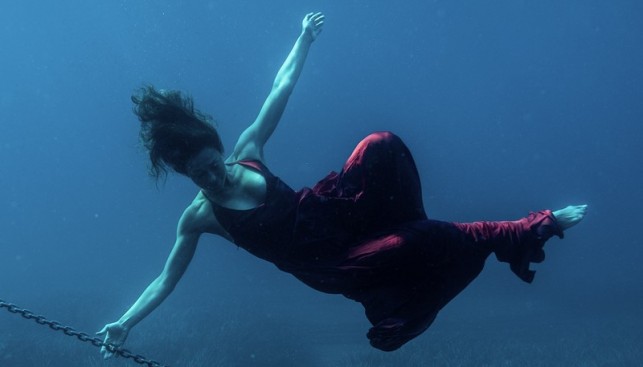 Танцы под водой