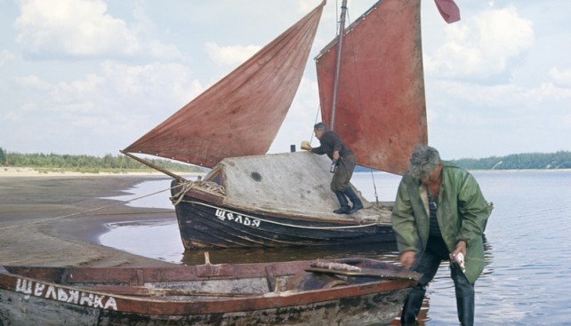 Мореход Дмитрий Буторин и писатель Михаил Скороходов в 1960-е годы на поморском карбасе "Щелья" прошли доя Ямала по древнему пути поморов