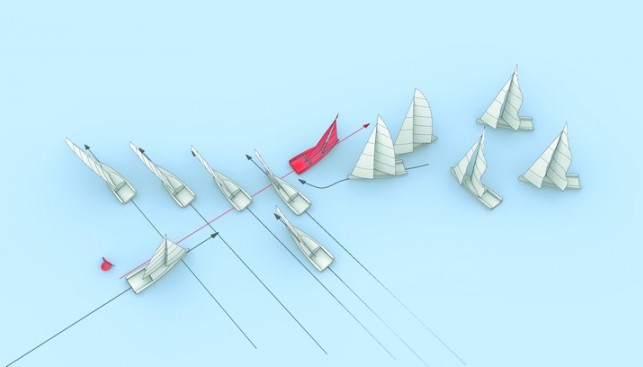 Pathfinder проходит перед участниками на своей оптимальной скорости. Один за другим они стартуют у него за кормой и идут курсом бейдевинд. Между ними действует только правило 11 (на одном галсе, связаны). Кто упустил время старта, тот идет левым галсом и