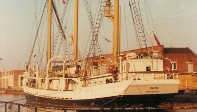 Уникальную немагнитную шхуну "Заря" утилизировали в 1990-е гг.
