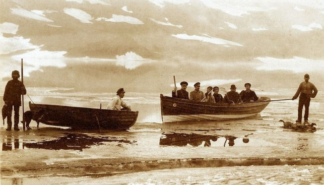 Шлюпка и тузик экспедиции А. Борисова. 1899 г.